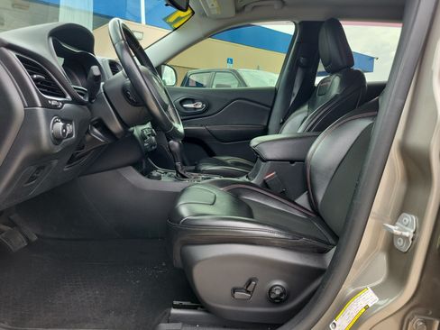 Used 2019 Jeep Cherokee Trailhawk w/ Trailer Tow Group AWD/4WD image 11