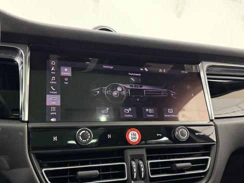 Certified 2025 Porsche Macan image 44
