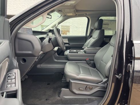 New 2025 Ford Expedition Active image 37