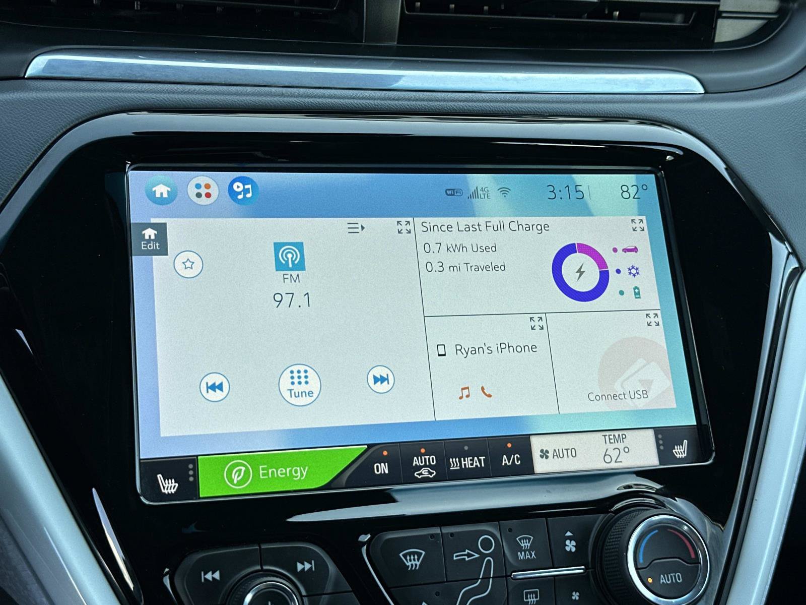 Used 2019 Chevrolet Bolt Premier w/ Infotainment Package FWD image 14