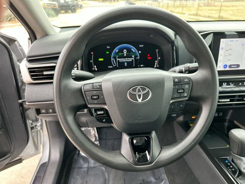 Used 2025 Toyota Camry LE FWD image 14