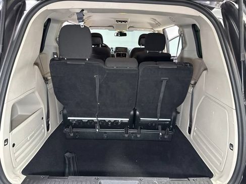 Used 2020 Dodge Grand Caravan SE w/ UConnect Hands-Free Group FWD image 19