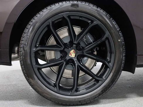 Certified 2025 Porsche Macan GTS image 38