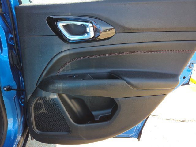 Used 2025 Jeep Compass Trailhawk AWD/4WD image 19
