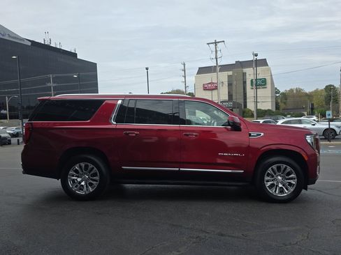 Used 2022 GMC Yukon XL Denali AWD/4WD image 6