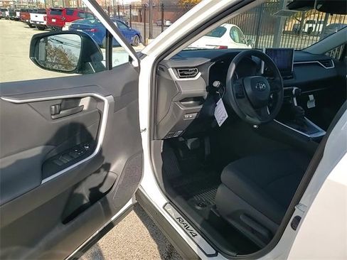 Used 2025 Toyota RAV4 LE image 9