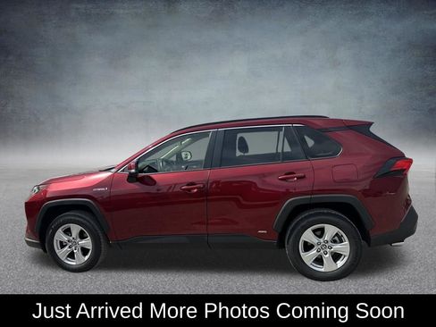 Used 2020 Toyota RAV4 XLE w/ Convenience Package image 3