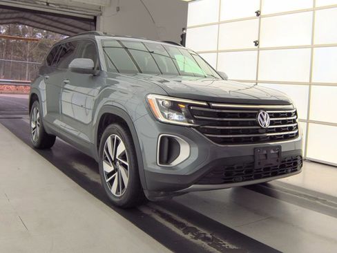 Used 2026 Volkswagen Atlas SE image 3