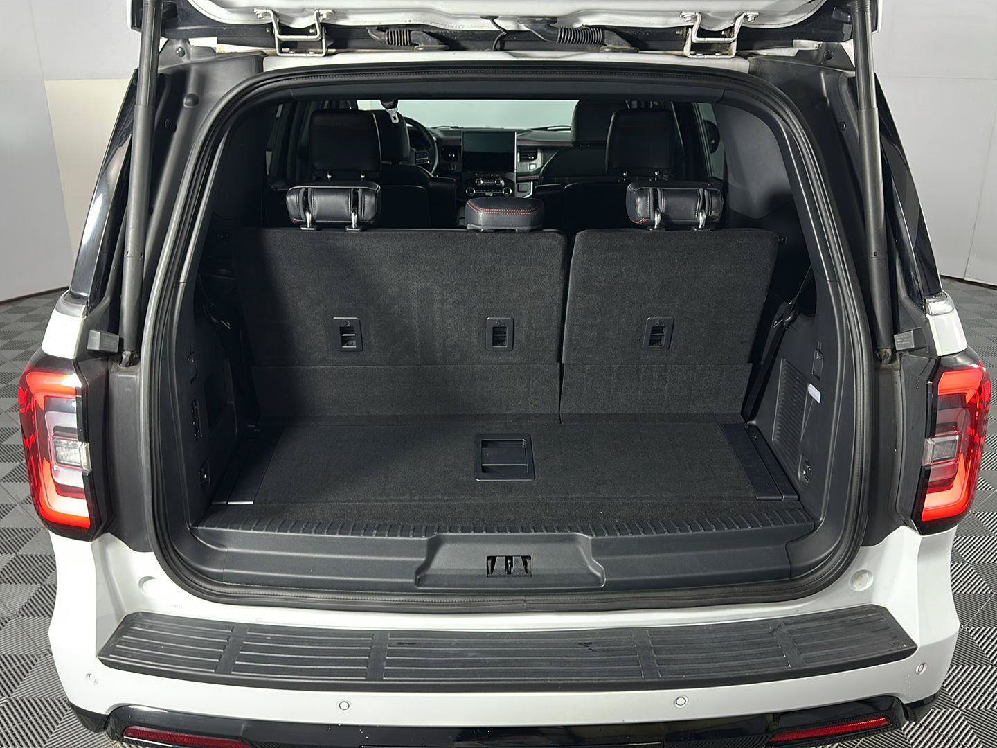 Used 2023 Ford Expedition Limited AWD/4WD image 28