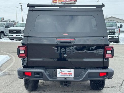 Used 2024 Jeep Gladiator Sport image 4