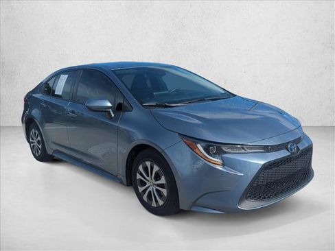 Used 2022 Toyota Corolla LE FWD image 3