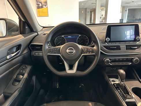 Used 2025 Nissan Altima 2.5 SV image 28