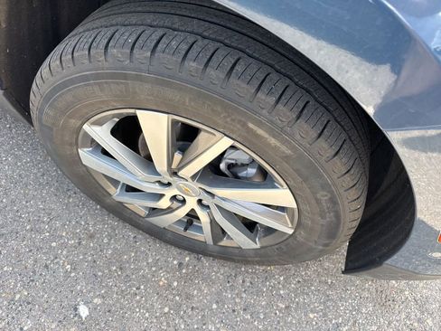 Used 2024 Chevrolet Equinox Premier AWD/4WD image 2