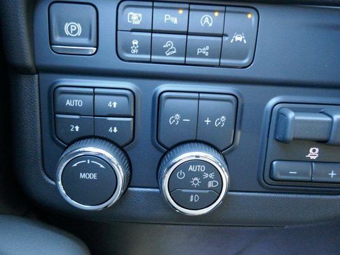 New 2026 Chevrolet Suburban Premier image 19