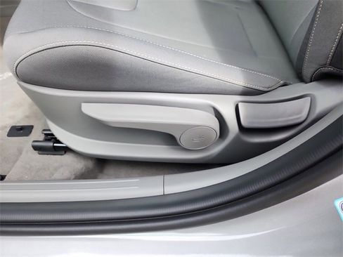 New 2025 Hyundai Elantra SEL image 15