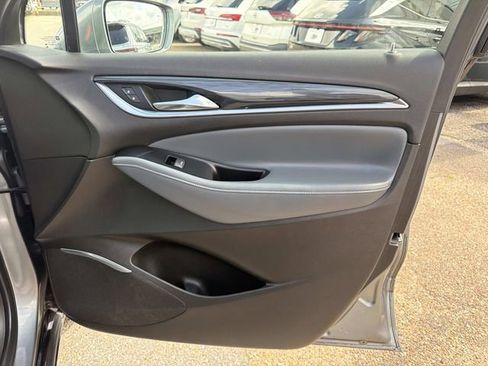 Used 2019 Buick Enclave Essence FWD image 17