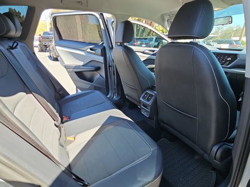 Used 2022 Volkswagen Taos SE image 14
