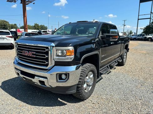 Used 2016 GMC Sierra 2500 SLT w/ Duramax Plus Package AWD/4WD image 8