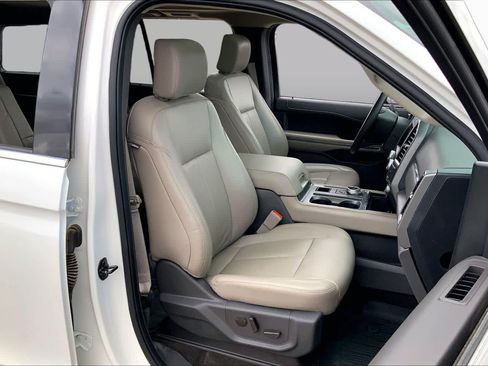 Used 2020 Ford Expedition XLT w/ Equipment Group 202A RWD image 8