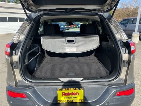 Used 2017 Jeep Cherokee Latitude w/ Safety/Convenience Group image 17