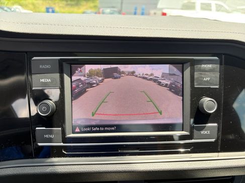 Used 2023 Volkswagen Jetta SE w/ Panoramic Sunroof Package FWD image 19