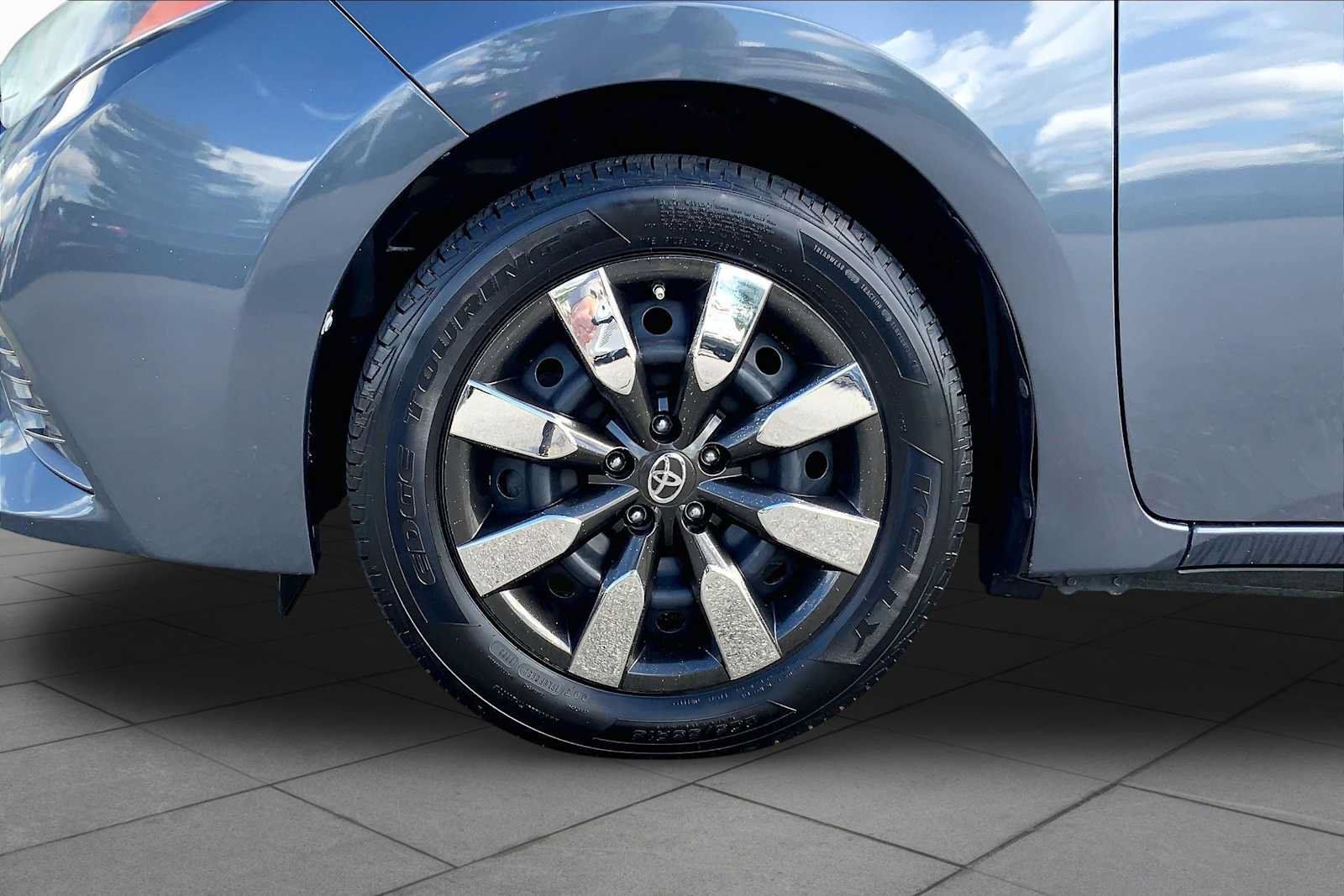 Used 2016 Toyota Corolla LE FWD image 9
