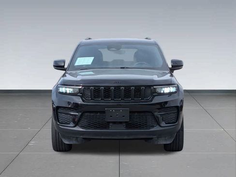 Used 2023 Jeep Grand Cherokee Altitude AWD/4WD image 9