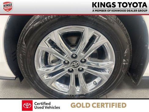 Certified 2024 Toyota Sienna Platinum image 29
