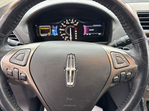Used 2013 Lincoln MKX FWD image 16