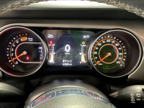 Used 2020 Jeep Wrangler Unlimited Sahara image 25