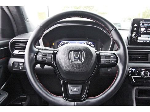 Used 2025 Honda Pilot Black Edition image 14