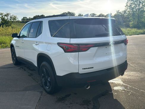 Used 2023 Chevrolet Traverse LT FWD image 3