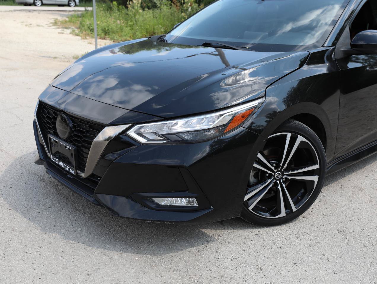 Used 2021 Nissan Sentra SR FWD image 2