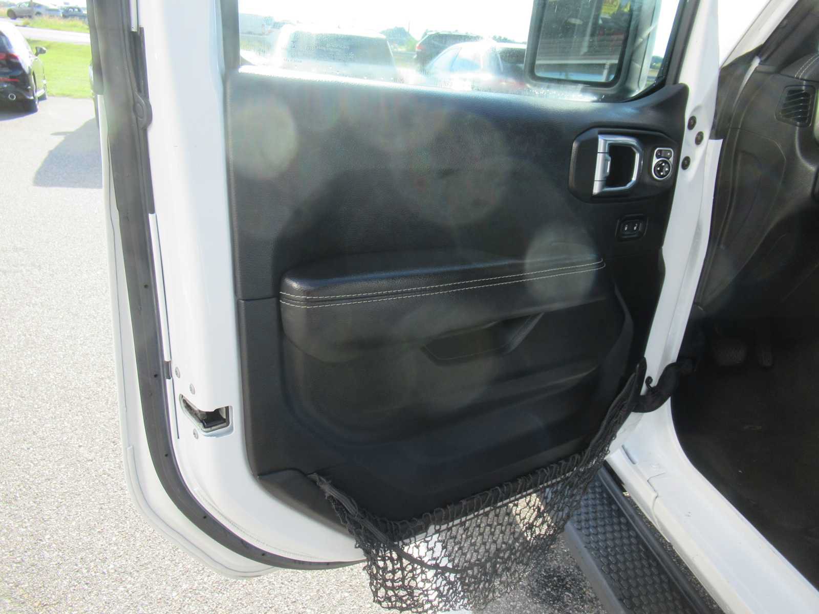 Used 2022 Jeep Wrangler Unlimited Sahara w/ Cold Weather Group AWD/4WD image 11