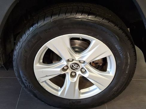 Used 2019 Toyota RAV4 LE w/ Carpet Mat Package AWD/4WD image 7