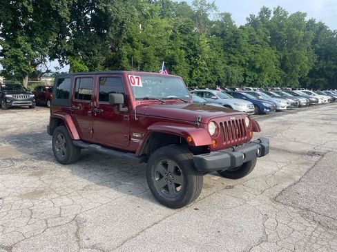 Used 2007 Jeep Wrangler Unlimited Sahara w/ Dual Top Group AWD/4WD image 3