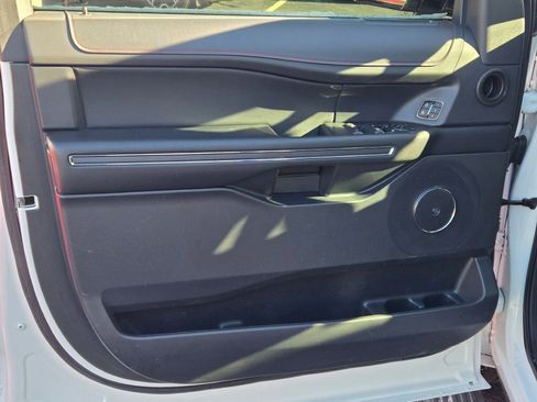 Used 2022 Ford Expedition Max Limited image 19