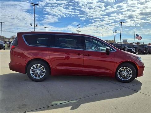 New 2026 Chrysler Pacifica Limited image 63
