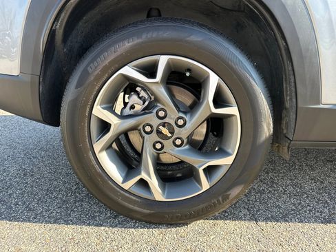 Used 2024 Chevrolet Trax LT w/ Driver Confidence Package image 17