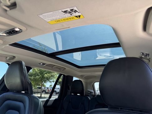 Used 2018 Volvo XC90 T6 Momentum w/ Convenience Package AWD/4WD image 23