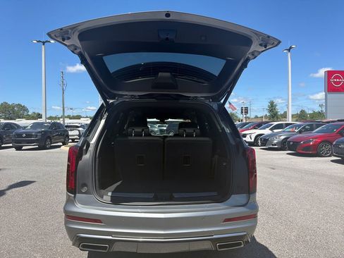 Used 2025 Cadillac XT6 Premium Luxury FWD image 9
