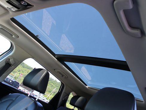 Used 2025 Kia Sorento S w/ Panoramic Sunroof Package FWD image 24