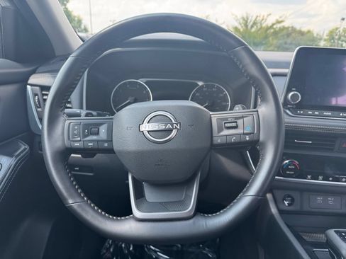 Used 2025 Nissan Rogue SV AWD/4WD image 29