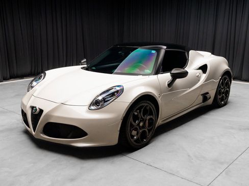 Used 2015 Alfa Romeo 4C Coupe w/ Leather Interior Group image 19