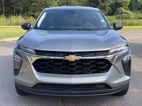 Used 2026 Chevrolet Trax LS FWD image 10