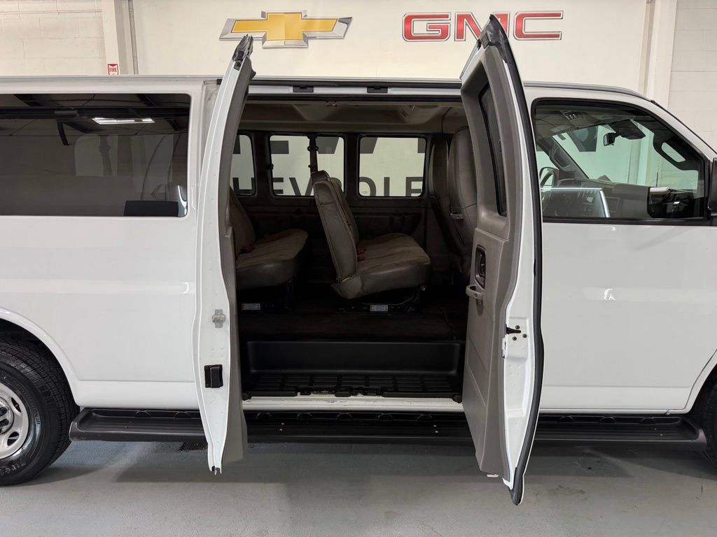 Used 2020 Chevrolet Express 3500 LT w/ LT Preferred Equipment Group RWD image 28