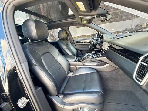 Used 2019 Porsche Cayenne image 33
