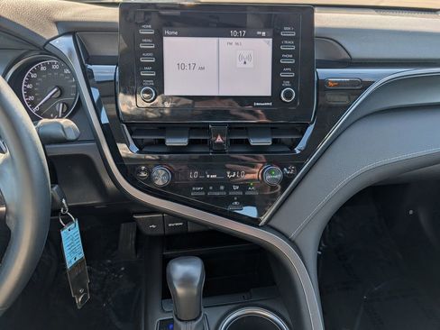 Used 2022 Toyota Camry SE image 22