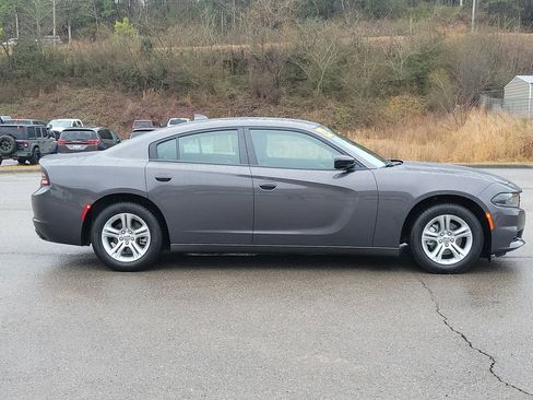 Used 2023 Dodge Charger SXT image 2