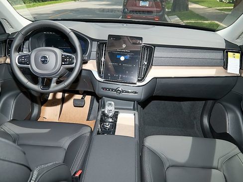 New 2026 Volvo XC90 T8 Plus w/ Protection Package Premier AWD/4WD image 25